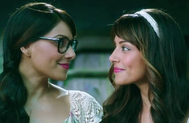 bipasha-basu-twins-759